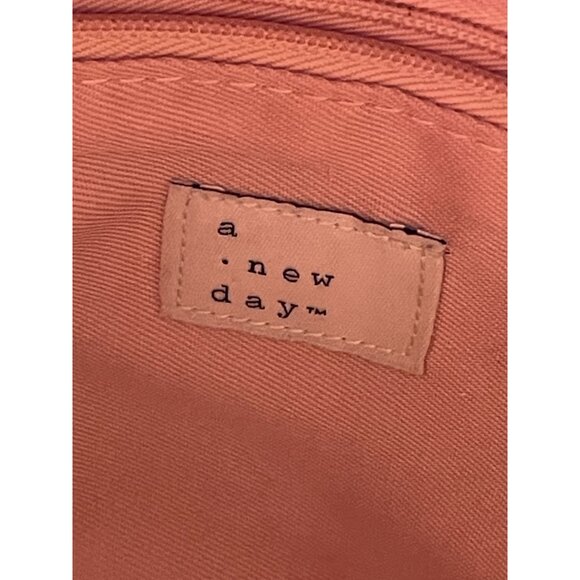 backpack purse zipper closure pink adjustable straps gold hardware - Picture 6 of 8